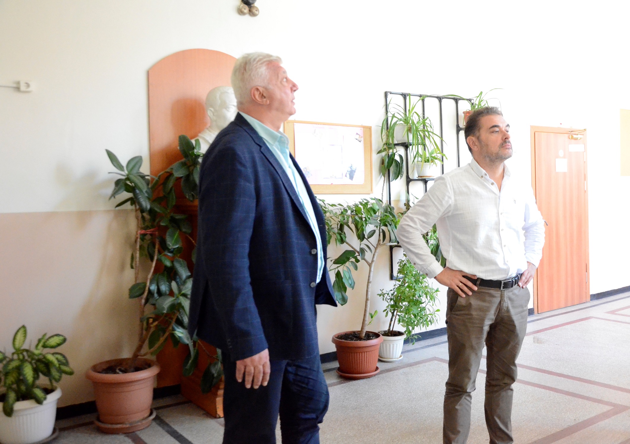 Започна ремонтът на ОУ „Душо Хаджидеков“, чиито покрив изгоря при пожар